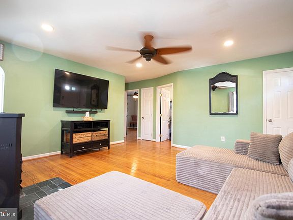 4th image of 667 Beechwood Ave