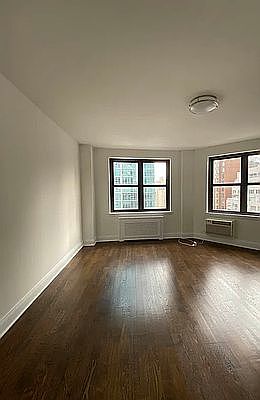 3rd image of 157 E 57th St APT 19C