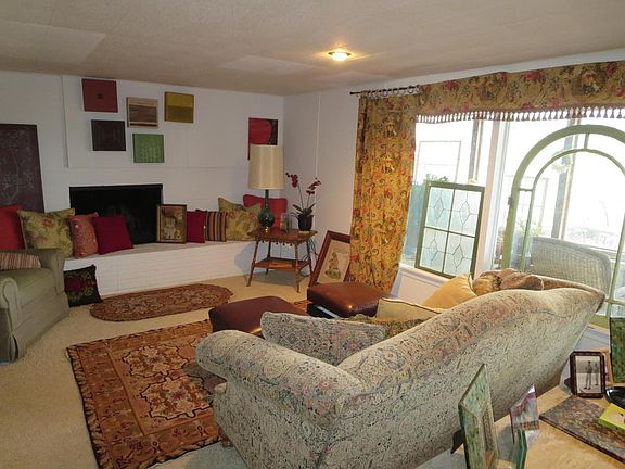 4th image of 2209 S Country Club Dr