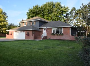 5530 E Saddlehorse Dr, Kearney, NE 68847