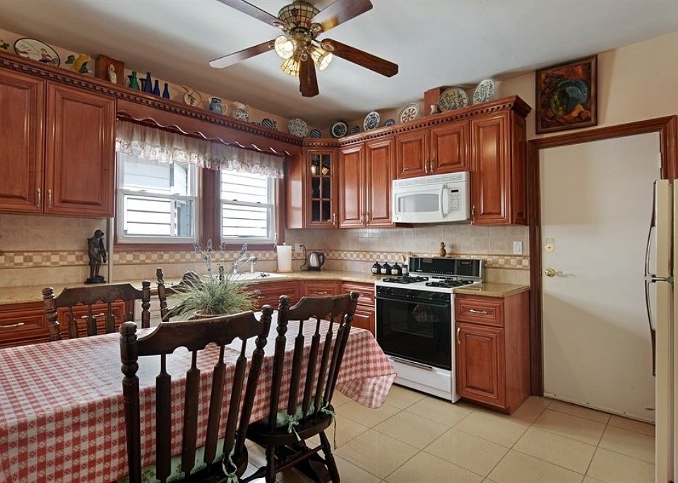 country charming kitchen!