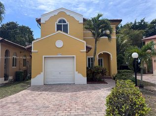 4104 NE 9th St, Homestead, FL 33033