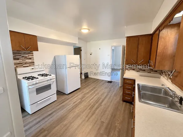 720 Village St APT 2, Kalamazoo, MI 49008