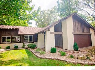 602 Hunters Ridge Dr, Saint Louis, MO 63135