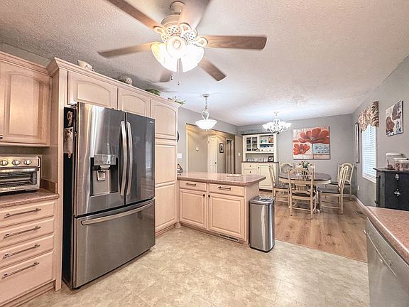 5th image of 246 Country Club Ln