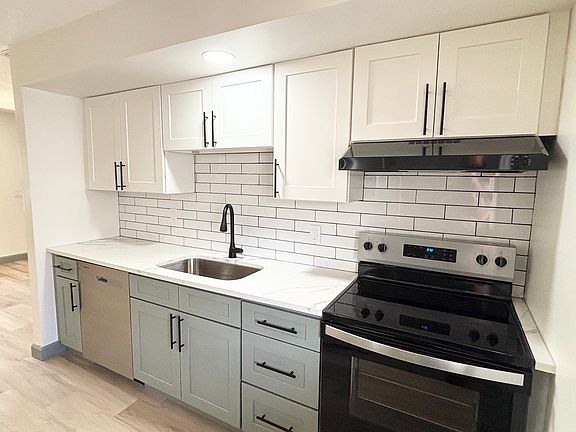3rd image of 510 91st Ave N #510