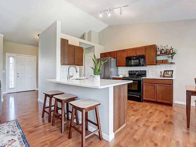 1442 Observatory Dr — Photo 11