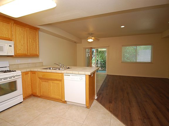 5th image of 3045 Estepa Dr APT F