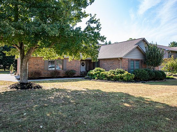2nd image of 1328 Carowinds Cir