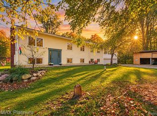 2805 Harmony Ln, Milford, MI 48380