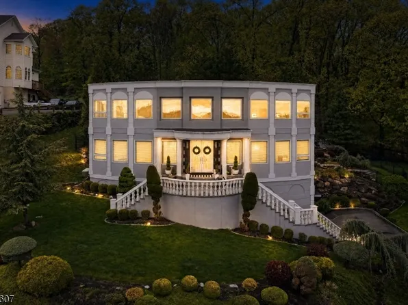 47 Mountainwood Ct, Totowa Boro, NJ 07512