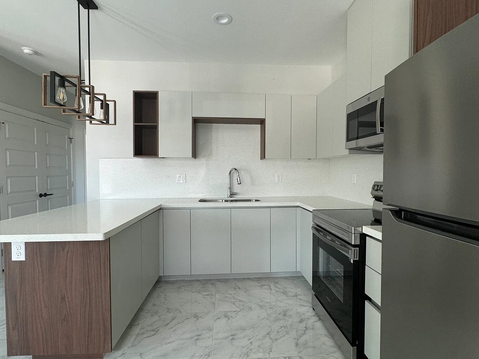 2 bed, 956 sqft, $1,250 — Photo 4