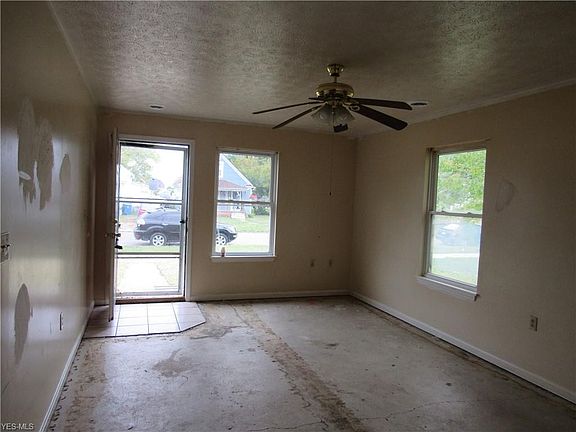 4th image of 311 W 23rd St