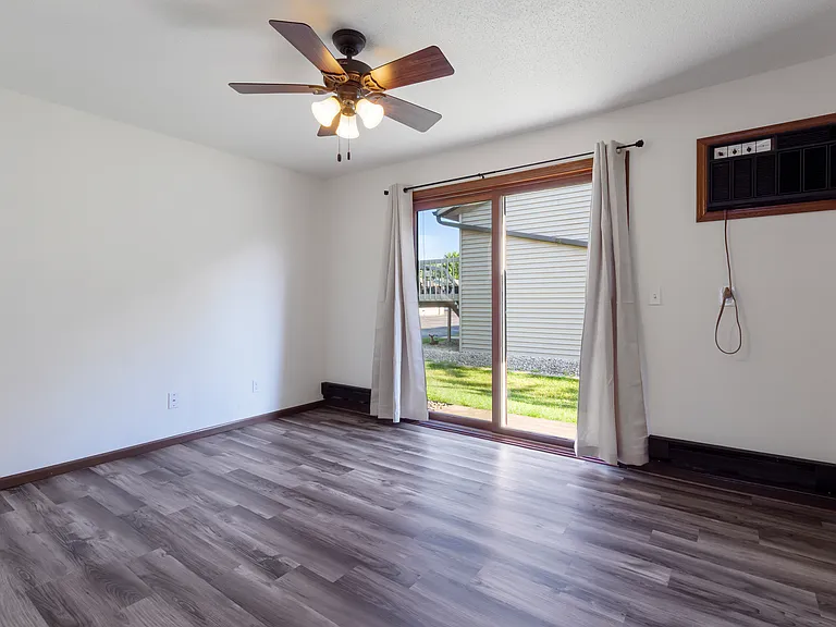 550 Braund St #3 — Photo 10