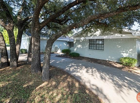 2nd image of 125 Meadow Glen Dr