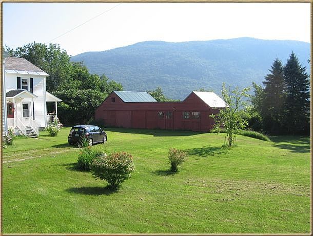 2nd image of 1064 N Main St