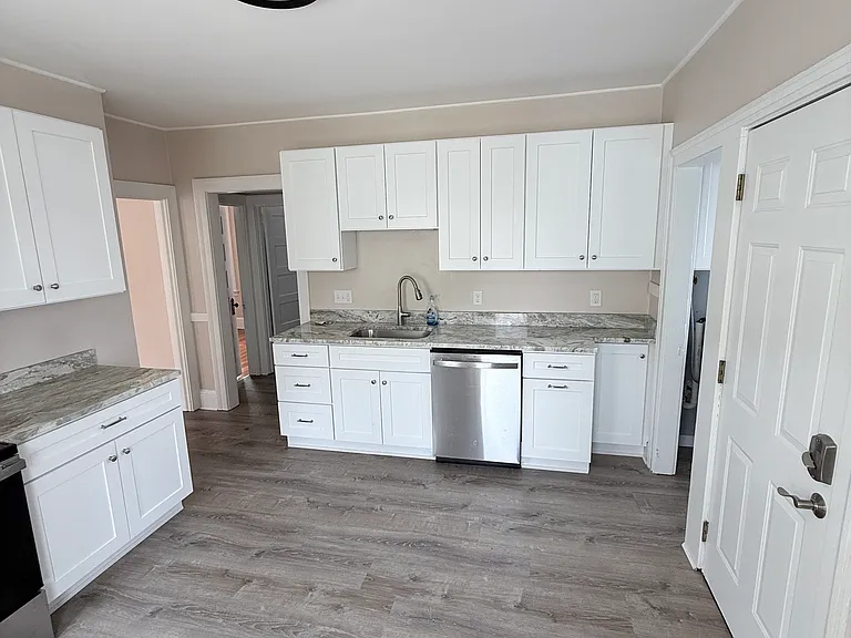 226 Whiting Ln #2 — Photo 4