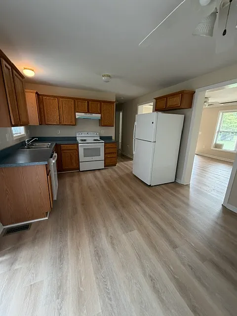 3 bed, 1100 sqft, $1,995 — Photo 3