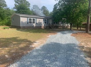 215 White Oak Dr, Raeford, NC 28376