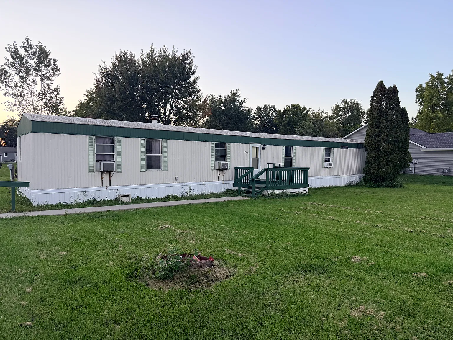 3 bed, 1050 sqft, $995 — Photo 1