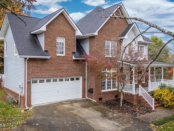 3rd image of 121 Southridge Dr