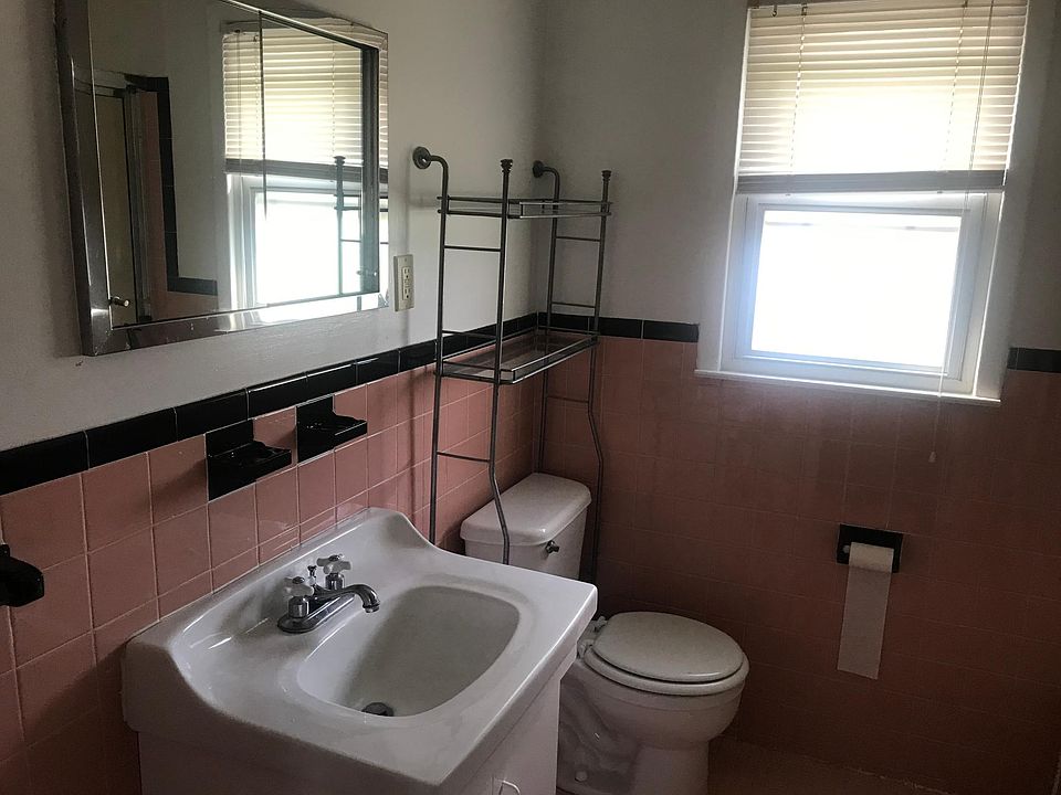 31 Lenox Ave Westbury NY Zillow