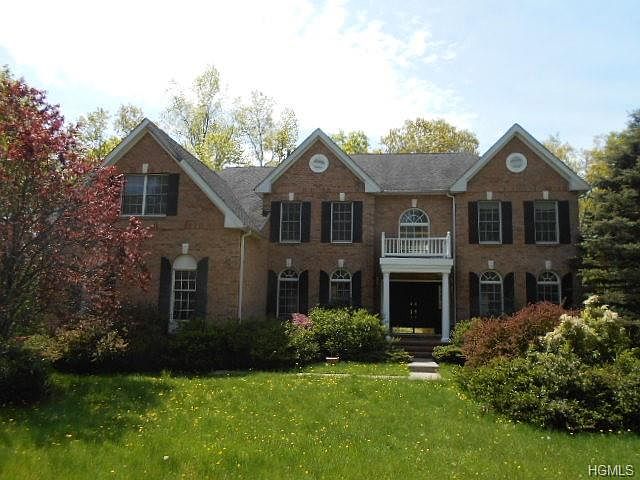 1st image of 7 Red Oak Ln