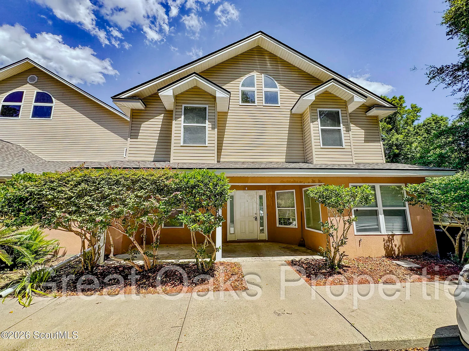 3 bed, 2.5 bath, 2086 sqft, $1,400 — Photo 1