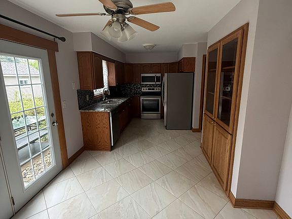 4th image of 324 Southtowne Dr