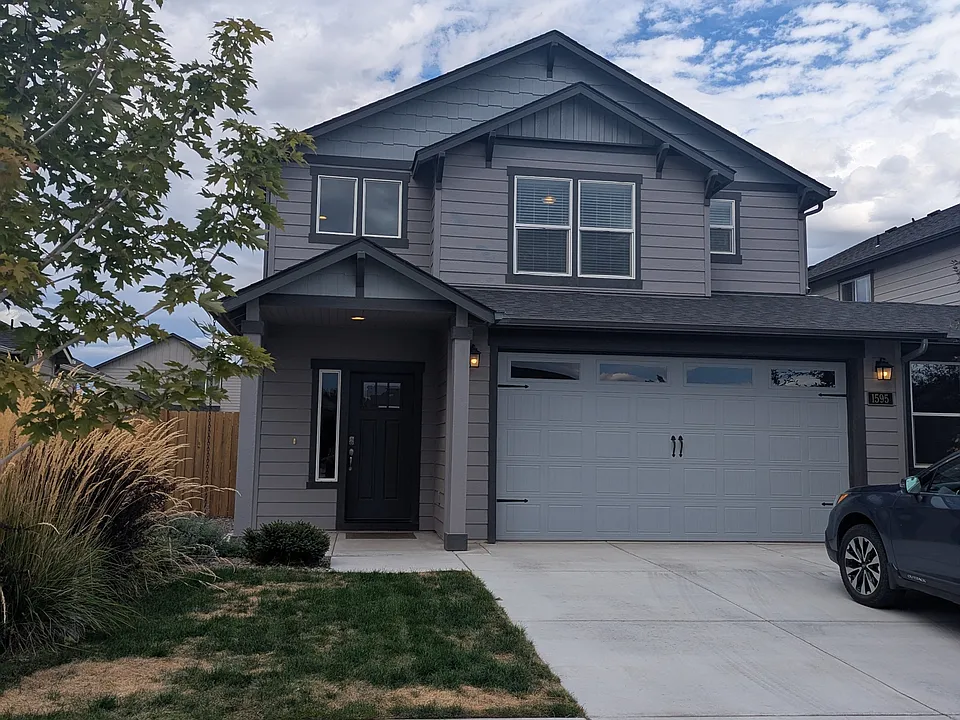 1595 NW Upas Pl