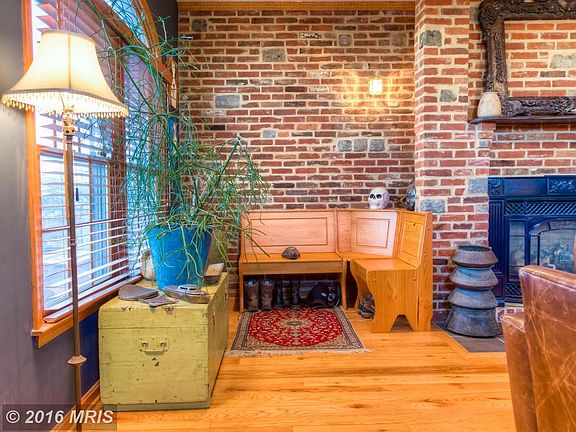 LIVING ROOM ENTRANCE