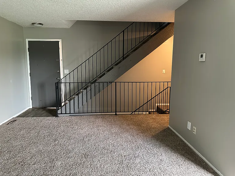 2363 S White Oak Dr — Photo 2