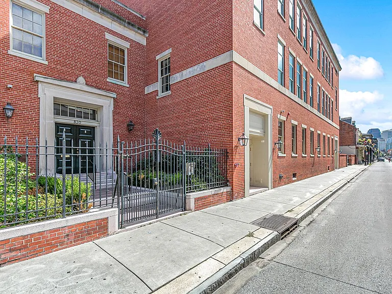 The Academy Luxury Apartments and Townhomes — Photo 57