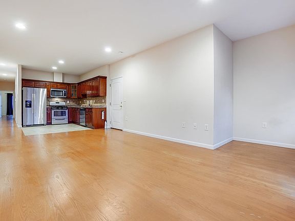 5th image of 41 Wright Ave #1