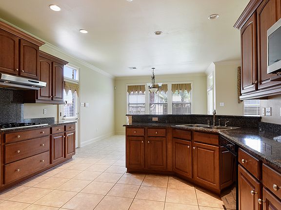 4th image of 216 Gum Bayou Ln