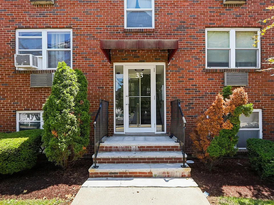 33 Montvale Ave #11