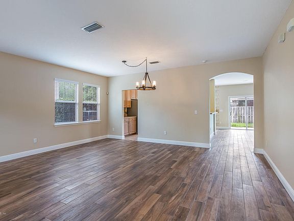 5th image of 808 E Tennessee Trce