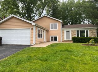 940 Sandlewood Ct, Lake Zurich, IL 60047