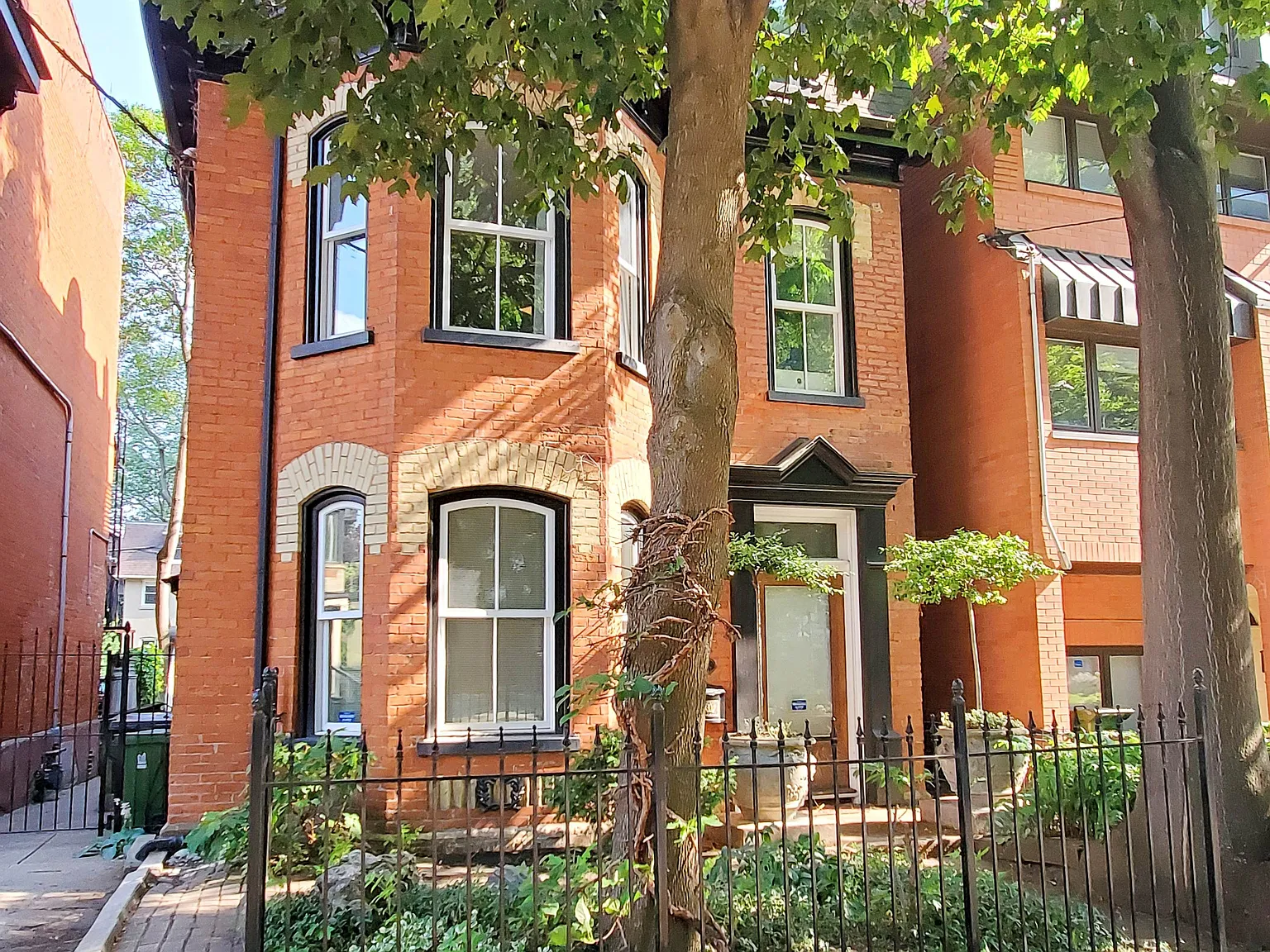 2 bed, $4,700 — Photo 1