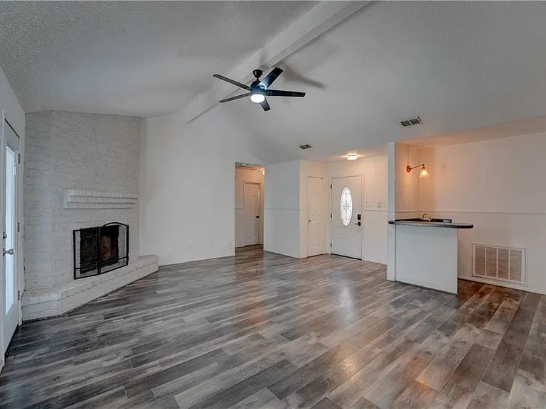 2310 Vialoux Dr — Photo 4