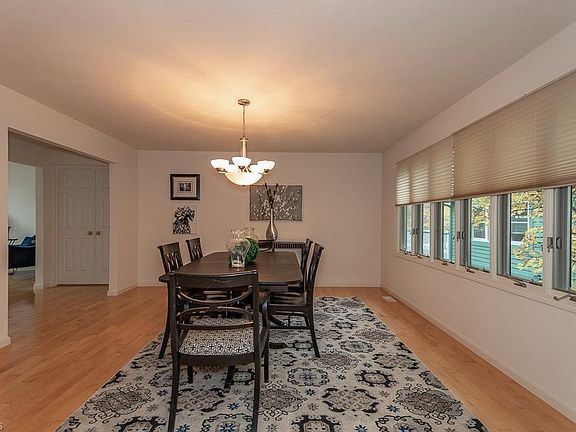 4th image of 50 Riverview Ct