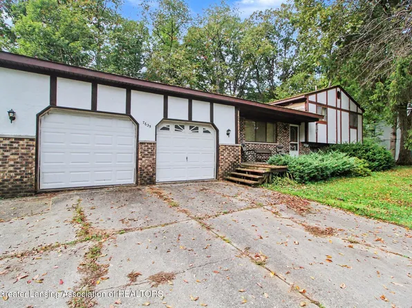 7635 Edmund St, Whitmore Lake, MI 48189