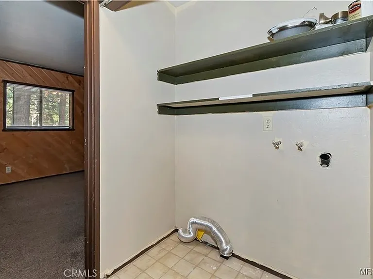 949 Pine Ln — Photo 11