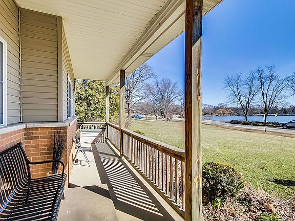 4th image of 400 Hillcrest Dr