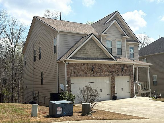 3rd image of 2748 Bluestone Dr SW