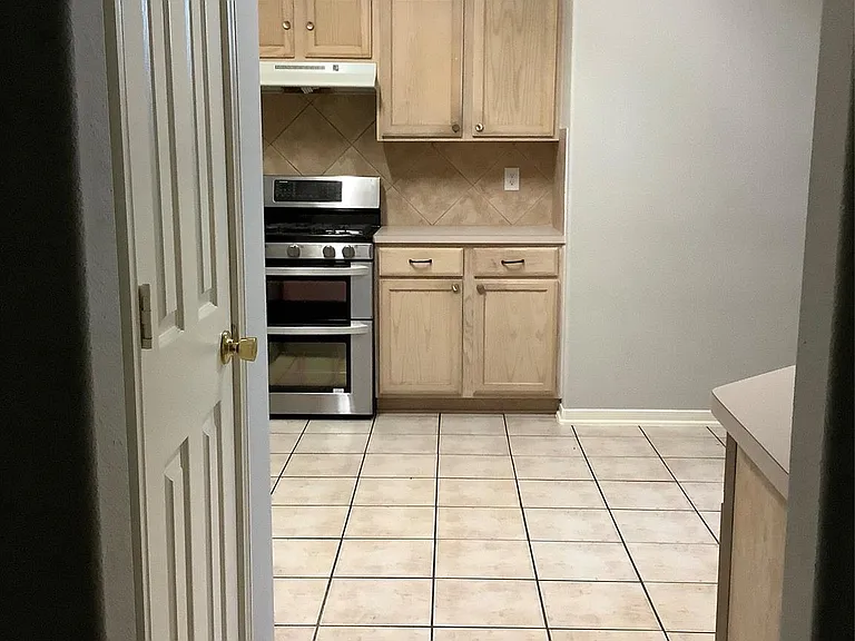 18215 Major Glen Cir — Photo 2