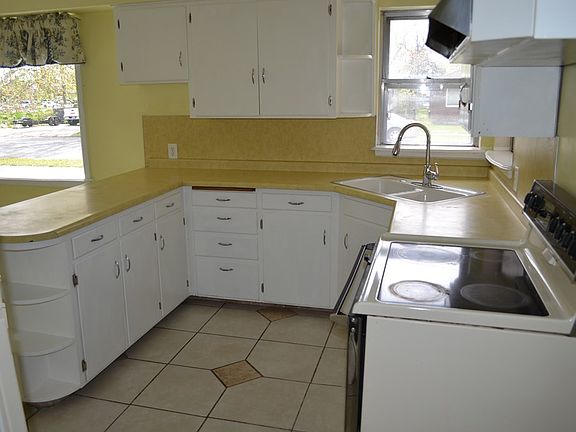 5th image of 469 E 18th St
