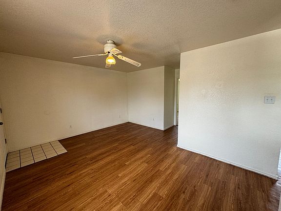 3rd image of 1906 Windward Dr APT D