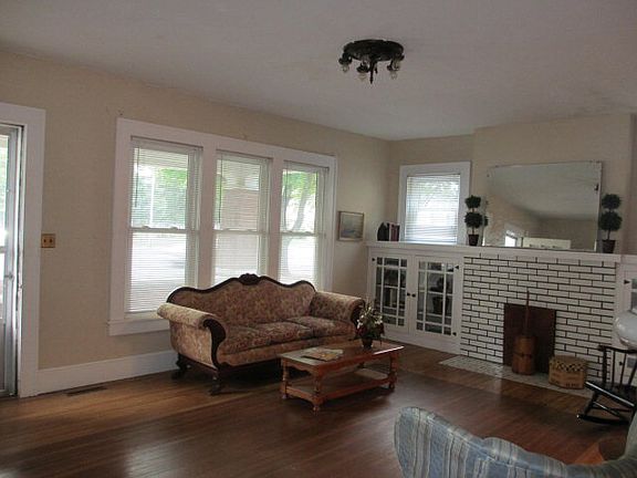 3rd image of 2107 Frederica St