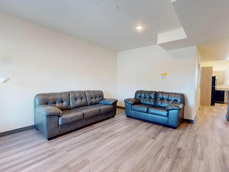 655 W 200 N — Photo 9